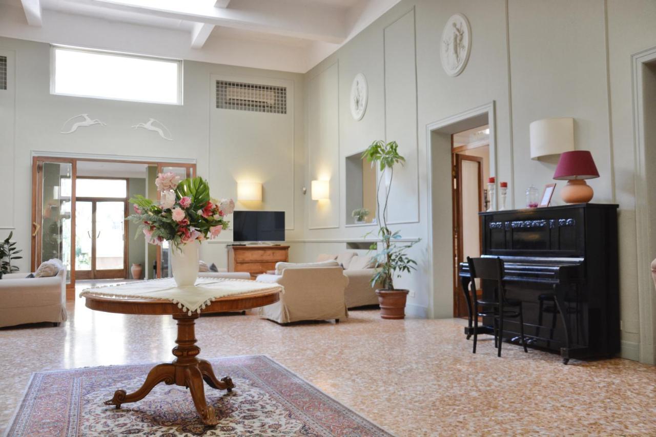 Hotel Touring Wellness & Beauty フィウッジ エクステリア 写真