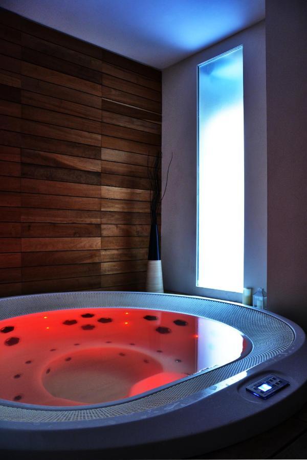 Hotel Touring Wellness & Beauty フィウッジ エクステリア 写真